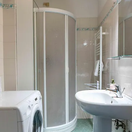 San Lorenzo Market - 2 Bedroom Apartment *