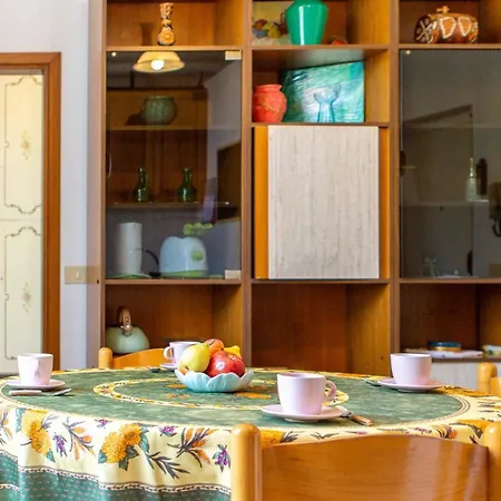 San Lorenzo Market - 2 Bedroom